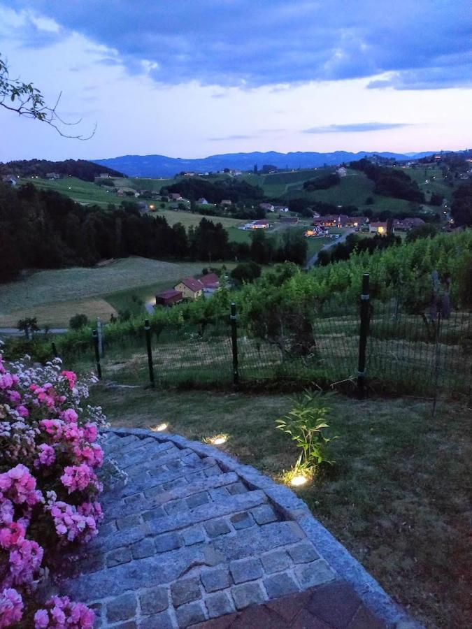 Das Weinberghaus Ratsch an der Weinstraße Exterior photo